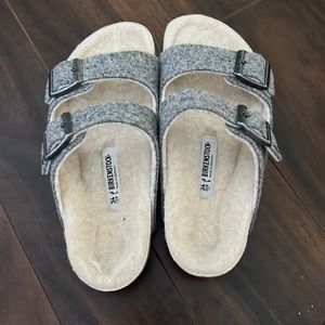 NWOT Girls Birkenstocks Grey w/wool size 34